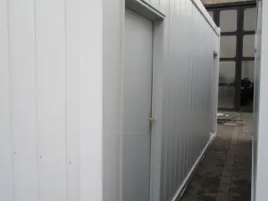 20 Fuss Duo- Umkleideanlage mit Duschen und WC- Bereich – Bild 5
