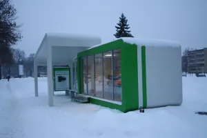 Bürocontainer mit bodentiefen Fenstern – Bild 7