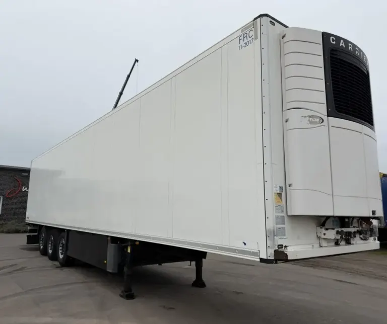 Schmitz Cargobull SKO24 / Carrier Vector 1850 / Doppelstock / Lift