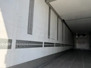 Schmitz Cargobull SKO24 / Carrier Vector 1950 Multitemp / Lift – Bild 9