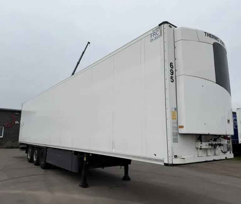 Schmitz Cargobull SKO24 / Thermo King / Multitemp/ Trennwand / Lift